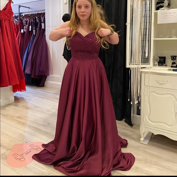 Dress - Picture 1 of 5